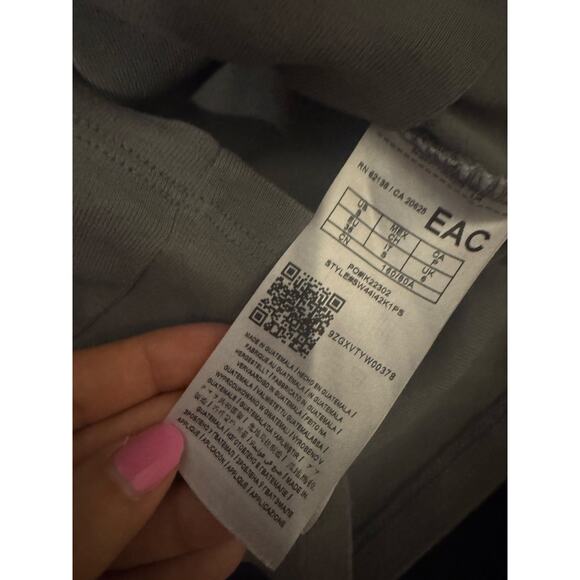 Guess size small grey long sleeve shirt v neck 3/4 sleeve 3 diamond rhinestones - Picture 6 of 10